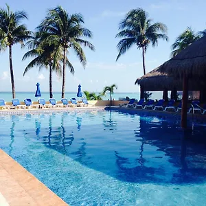 Nautibeach Beach Front In North Beach Isla Mujeres